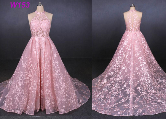 Ρόδινη Halter Backless αμάνικη δαντελλών νυφική εσθήτα ουρών γαμήλιων φορεμάτων μετακινούμενη